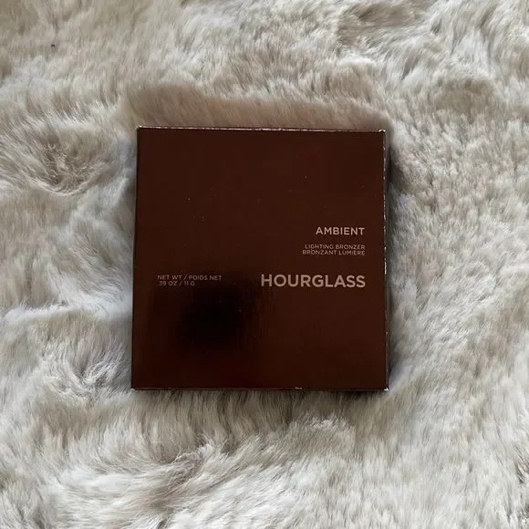 HOURGLASS Ambient Lighting Bronzer